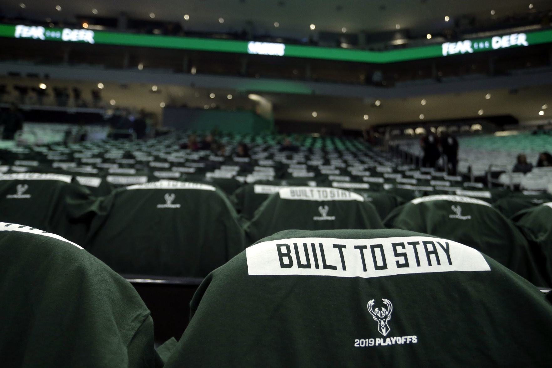 Bucks 121, Pistons 86